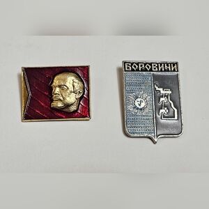 Borovichi Soviet Union City Crest Pin Badge USSR Russian Heraldry Vladimir Lenin